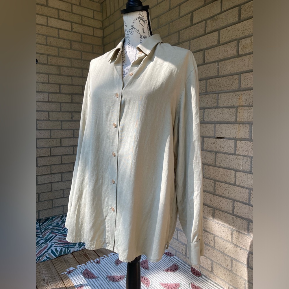 Evan Picone 100% Silk Beige Tan Neutral Color Sparkle Button Down Shirt Blouse